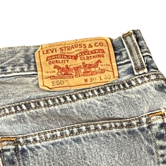 Vintage Levi's 550 Men's Relaxed Fit Tapered Jeans 36x30 Light Wash - Picture 4 of 4